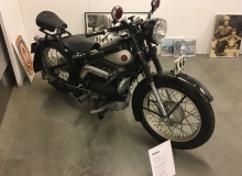 Nimbus 1954 som tjänstgjort i Karlskrona, Blekinge. Några danska besökare imponerades av att svenska polisen kört deras hemlands mc. Foto: Bengt Svensson